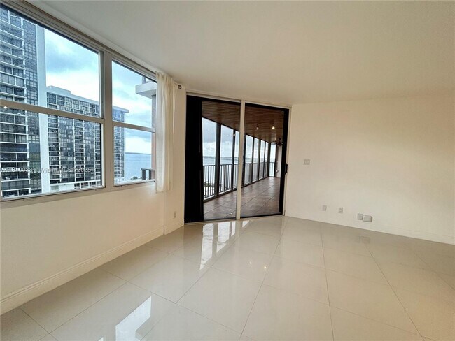 Building Photo - 1915 Brickell Ave