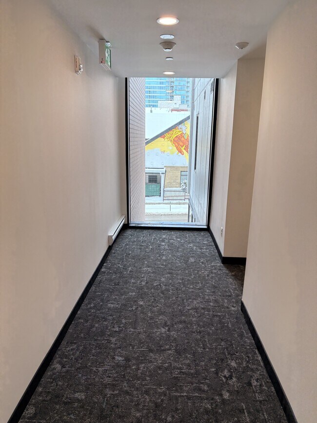 Photo du bâtiment - 310-215 15 Ave SW