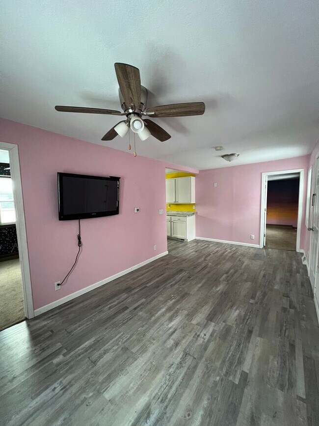 Foto del edificio - Beautiful 2 Bedroom 1.5 Bathroom Home