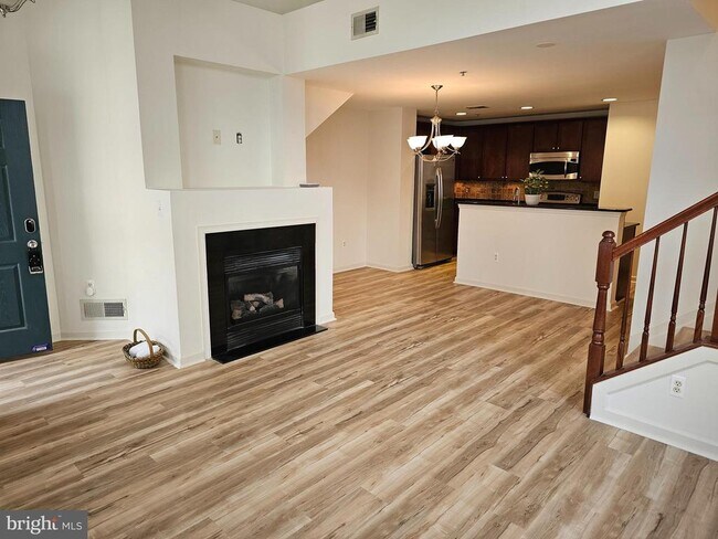 Foto del edificio - 922 Pine Forest Ln