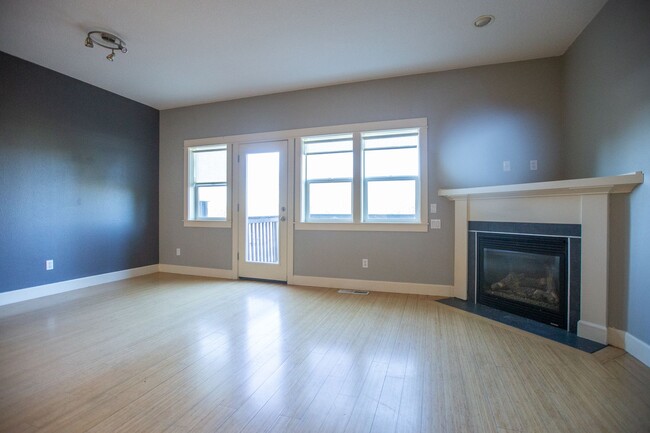 Foto del edificio - North Mt Tabor NE Portland 3 Bedroom 3 Lev...