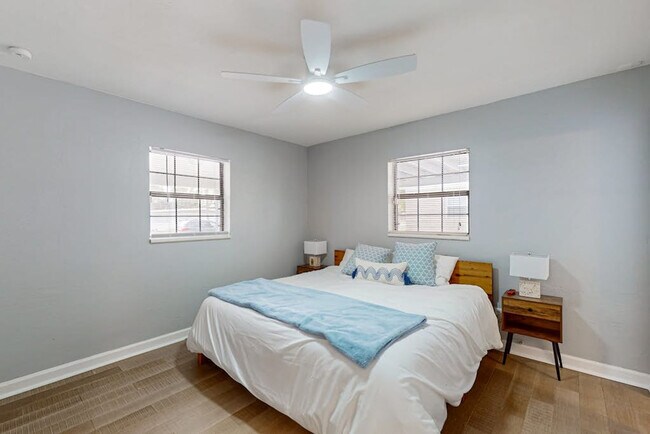Foto del edificio - 2214 23rd Ave W