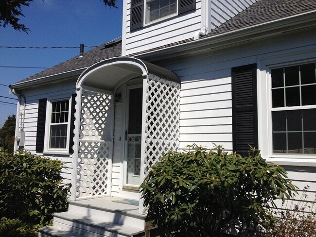 Foto del edificio - 79 Mattapoisett Neck Rd