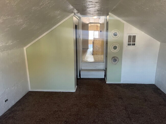 Foto del edificio - 2 plus bdrm home remodeled with Yard