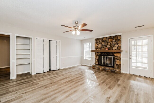 Building Photo - 7965 Meadow Trail Dr