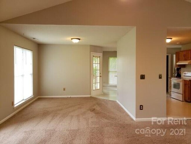 Foto del edificio - 3 Bedroom home in Iron Station