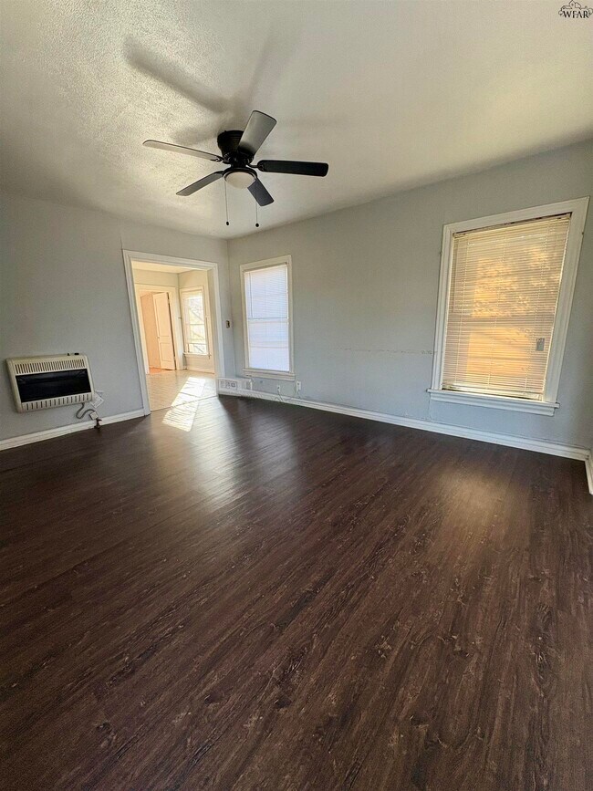 Foto del edificio - 1651 Wilson Ave