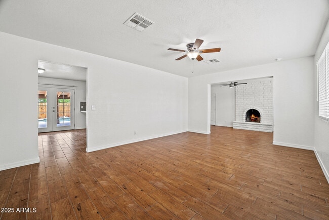 Foto del edificio - 720 E Broadway Ln
