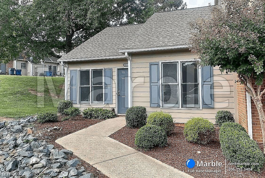 Primary Photo - 2 br, 1 bath Townhome - 2664 Hitchcock Dr