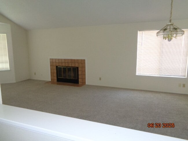 Building Photo - 272 Newport Cir