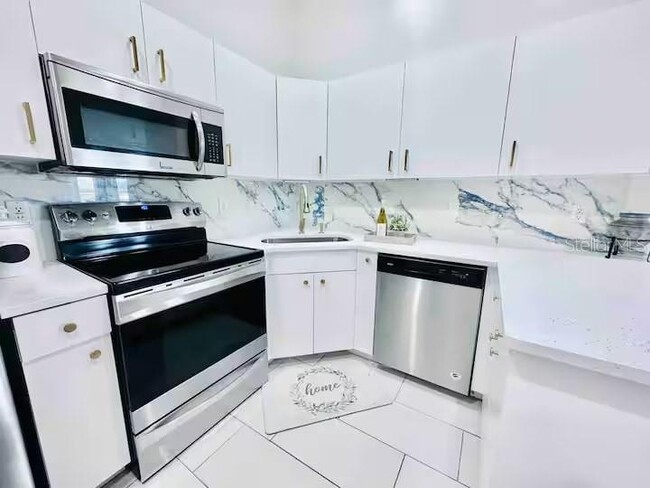 Foto del edificio - 1724 NE 8th Pl