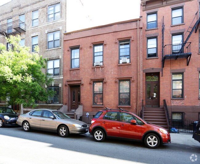 Building Photo - 335 Union St