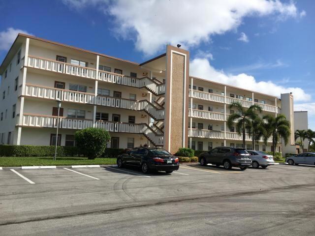 Building Photo - 3045 Cornwall C
