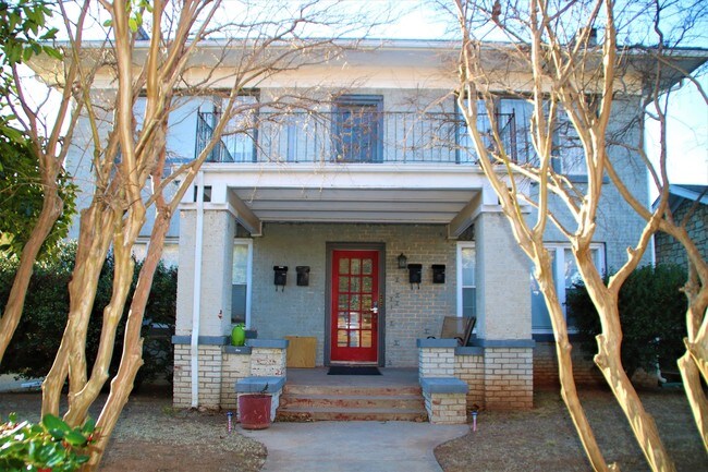 Building Photo - 3019 N Robinson Ave