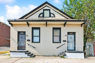 Building Photo - 2400 Dumaine St