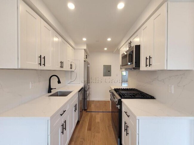 2 bedroom in ASTORIA NY 11105 - 2 bedroom in ASTORIA NY 11105 Apartment
