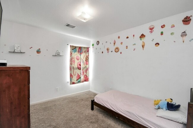 Building Photo - 985 Lake View Cir W