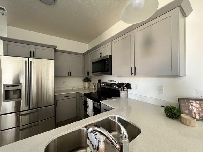 Foto del edificio - 1886 3330 W