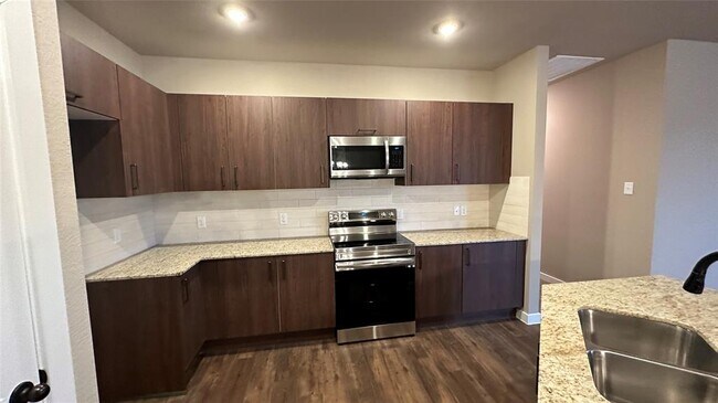 Building Photo - 25560 Starling Ln