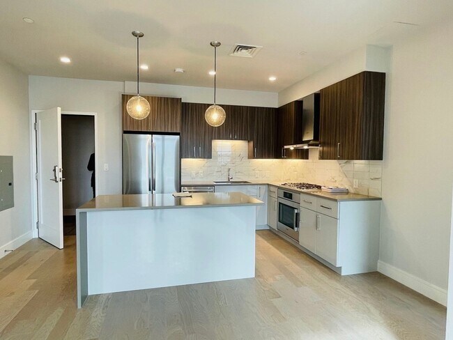 Building Photo - 50 Symphony Rd