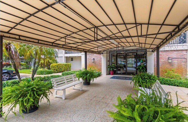 Foto del edificio - 3000 S Course Dr