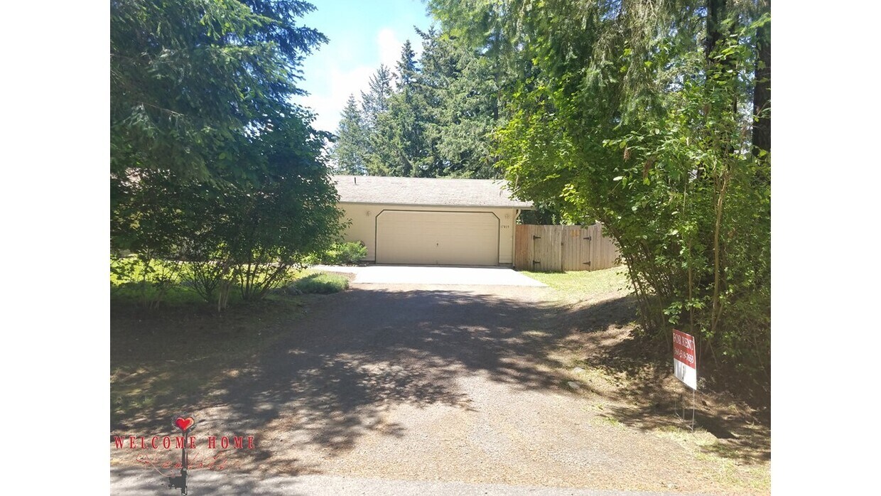 Primary Photo - Wonderful rambler in amazing wooded commun...