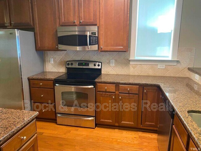 Building Photo - 43 Danbury Ct