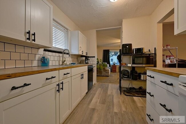 Building Photo - 425 2nd St