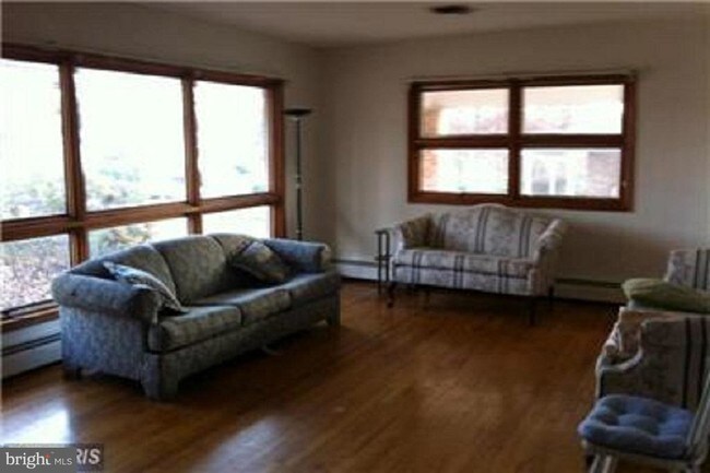 Foto del edificio - 4506 Village Dr
