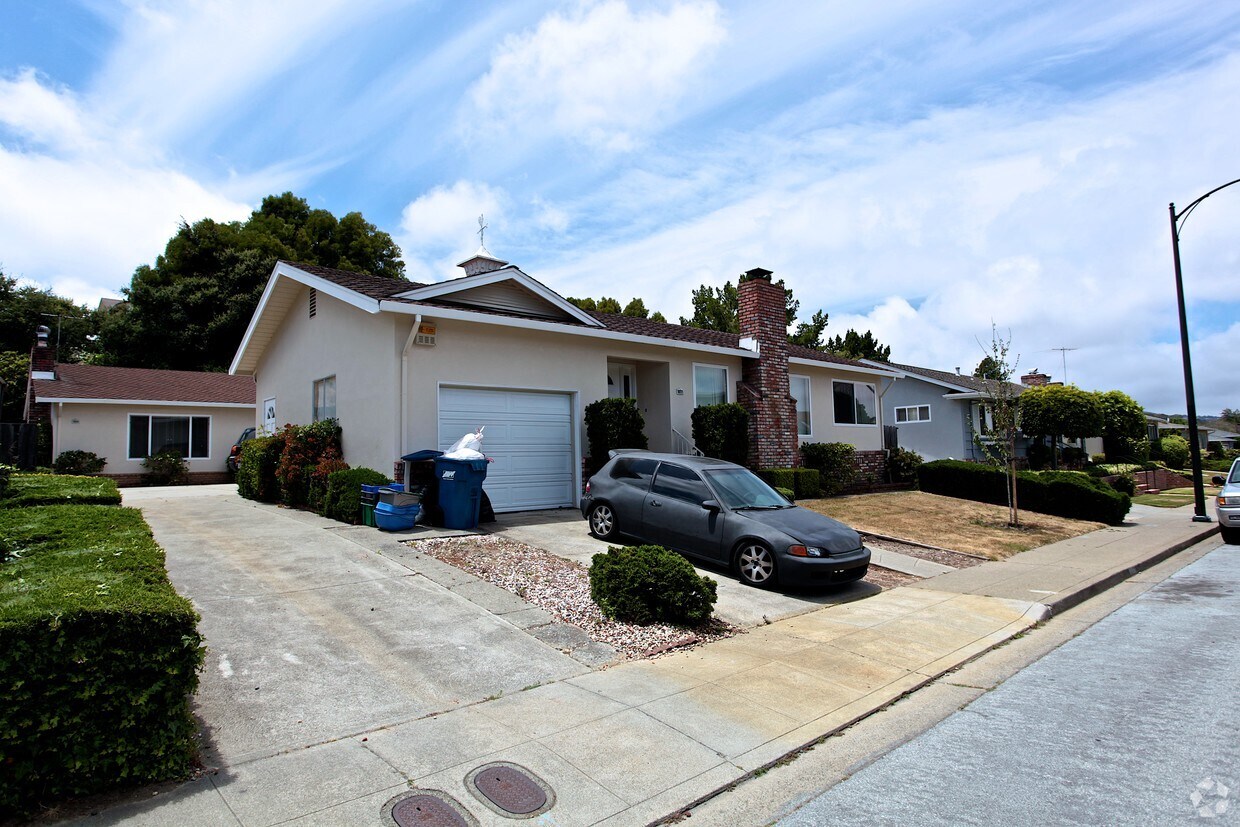Building Photo - 1723 Sequoia Ave