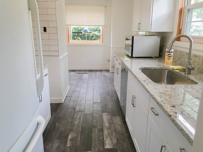 Building Photo - 817 Goodwin Dr