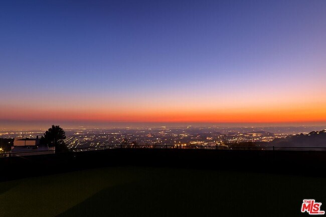 Foto del edificio - 3641 Sunswept Dr