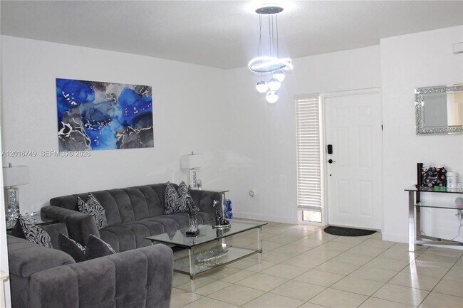 Foto del edificio - 2741 NE 4th St