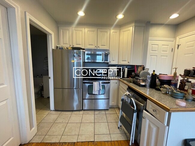 Building Photo - 1 Centre St Ter