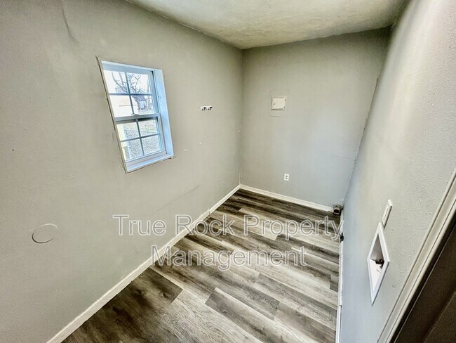 Foto del edificio - 610 W 1st St