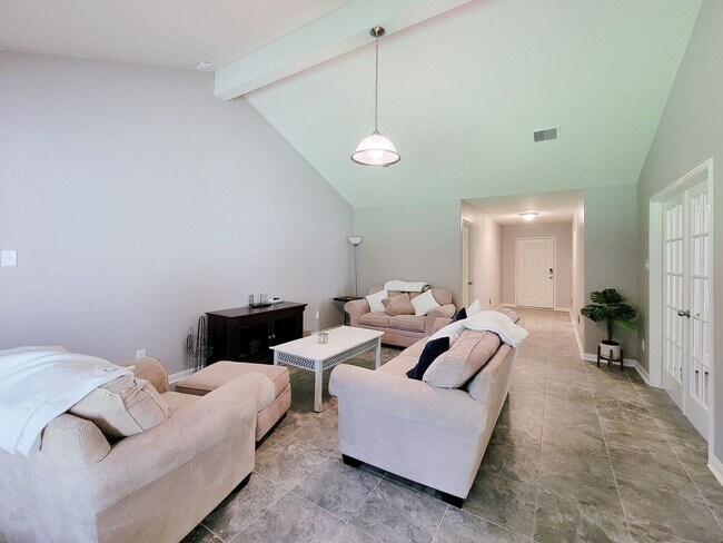 Foto del edificio - BEAUTIFUL LARGE 1 STORY 3 BEDROOM 2 BATH H...