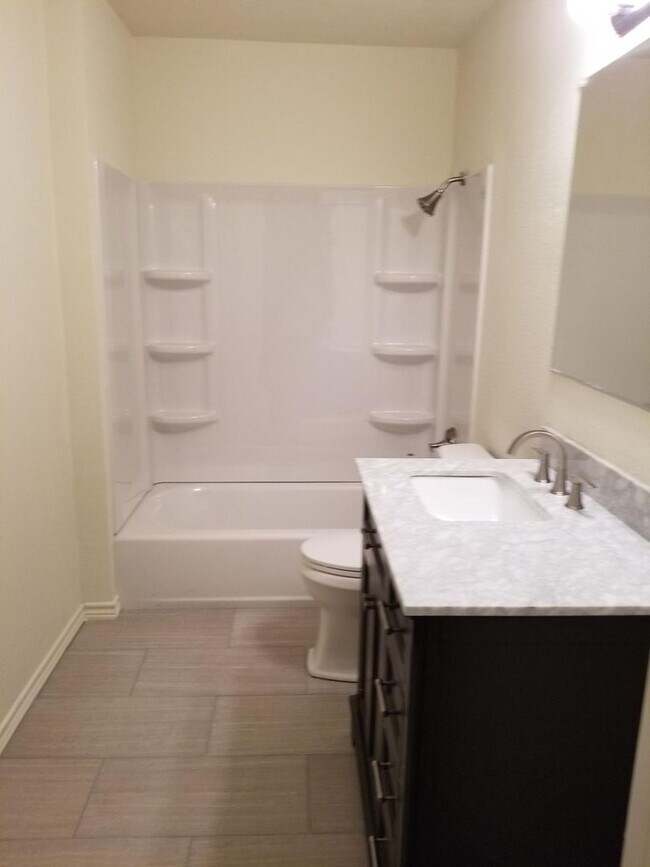 Building Photo - Preleasing Mid March