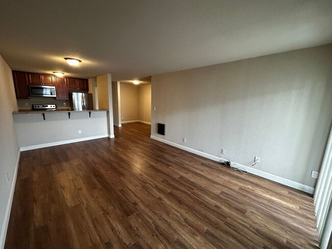 Building Photo - Sunny 1BR in Prime Oakland Location - Pool...
