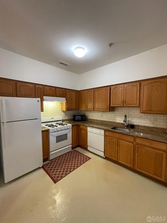 428 Lucy Ct Unit 428 Lucy Ct, South Plainfield, NJ 07080 Condo for