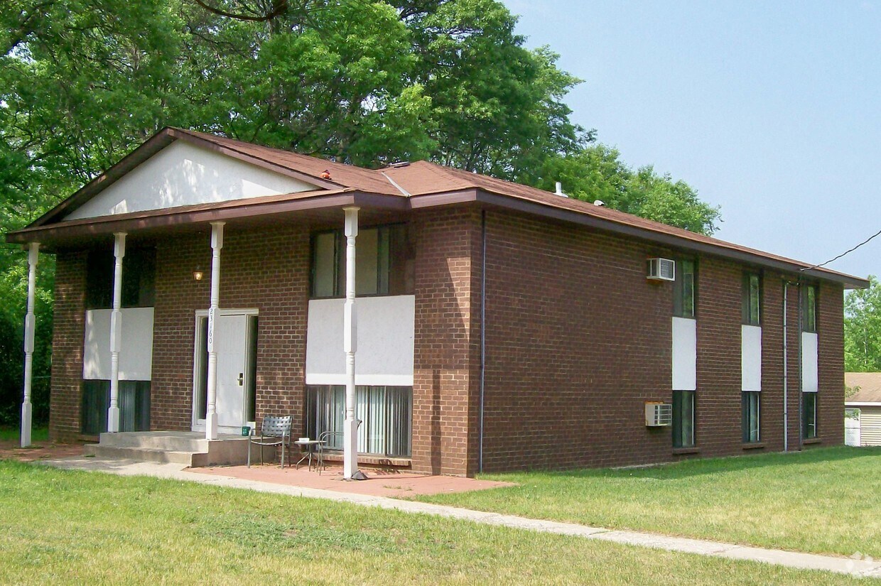 Building Photo - Butterfield Commons