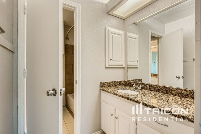 Foto del edificio - 1380 Green Hills Ct