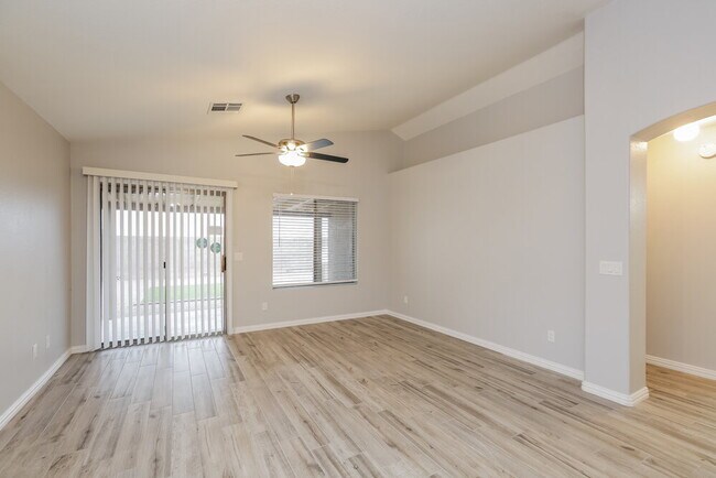 Building Photo - 953 E Greenlee Ave