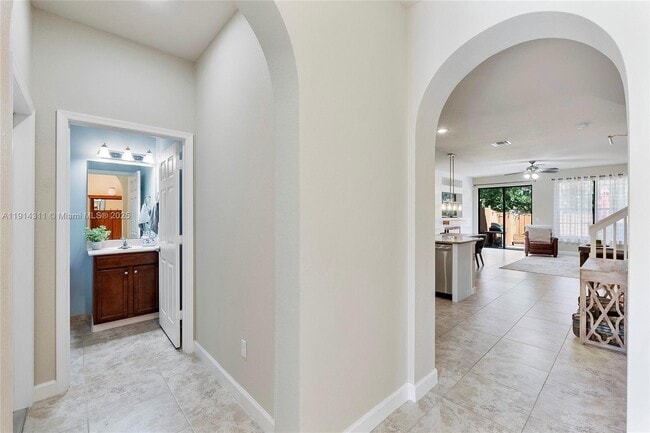 Building Photo - 10450 Wellington Parc Dr