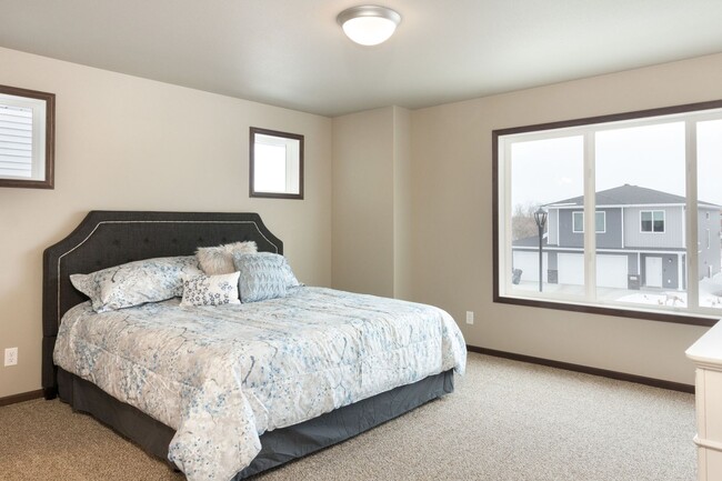 Foto del edificio - 4-bedroom, 3-bathroom West Fargo Single-Fa...