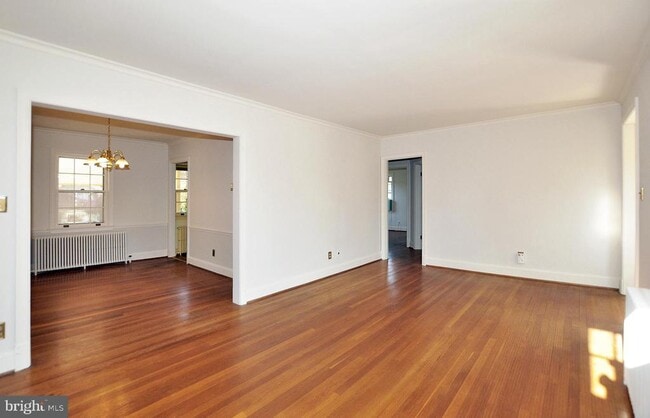 Building Photo - 106 S Brook Ln