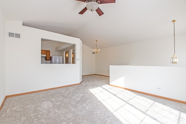 Building Photo - 897 Symphony Dr