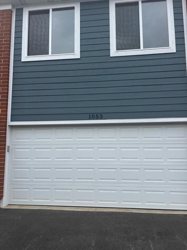 Building Photo - 1053 Gillespie Ln