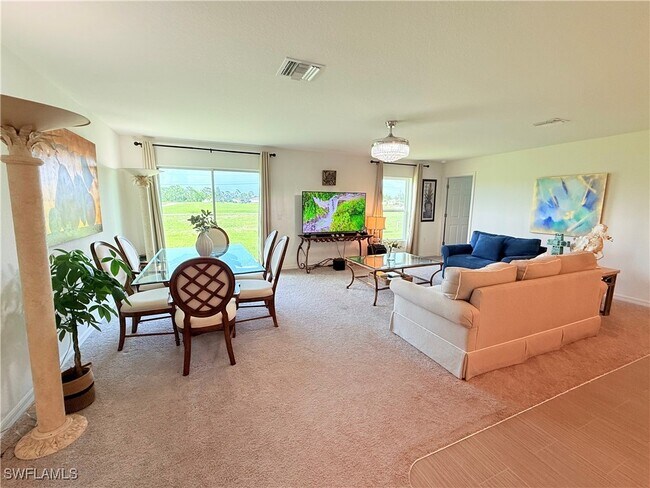 Foto del edificio - 726 NW Douglas Cir