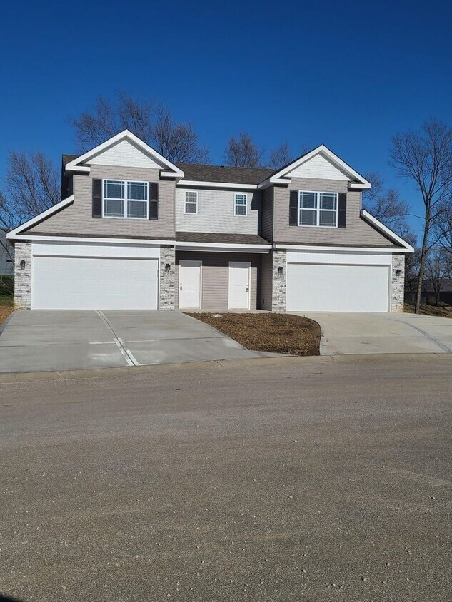 Foto principal - 3 Bedroom, 2.5 Bath Duplex