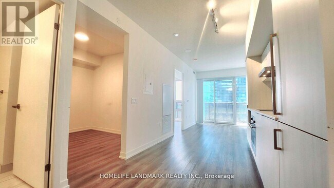 Building Photo - 138-1138 Downes St